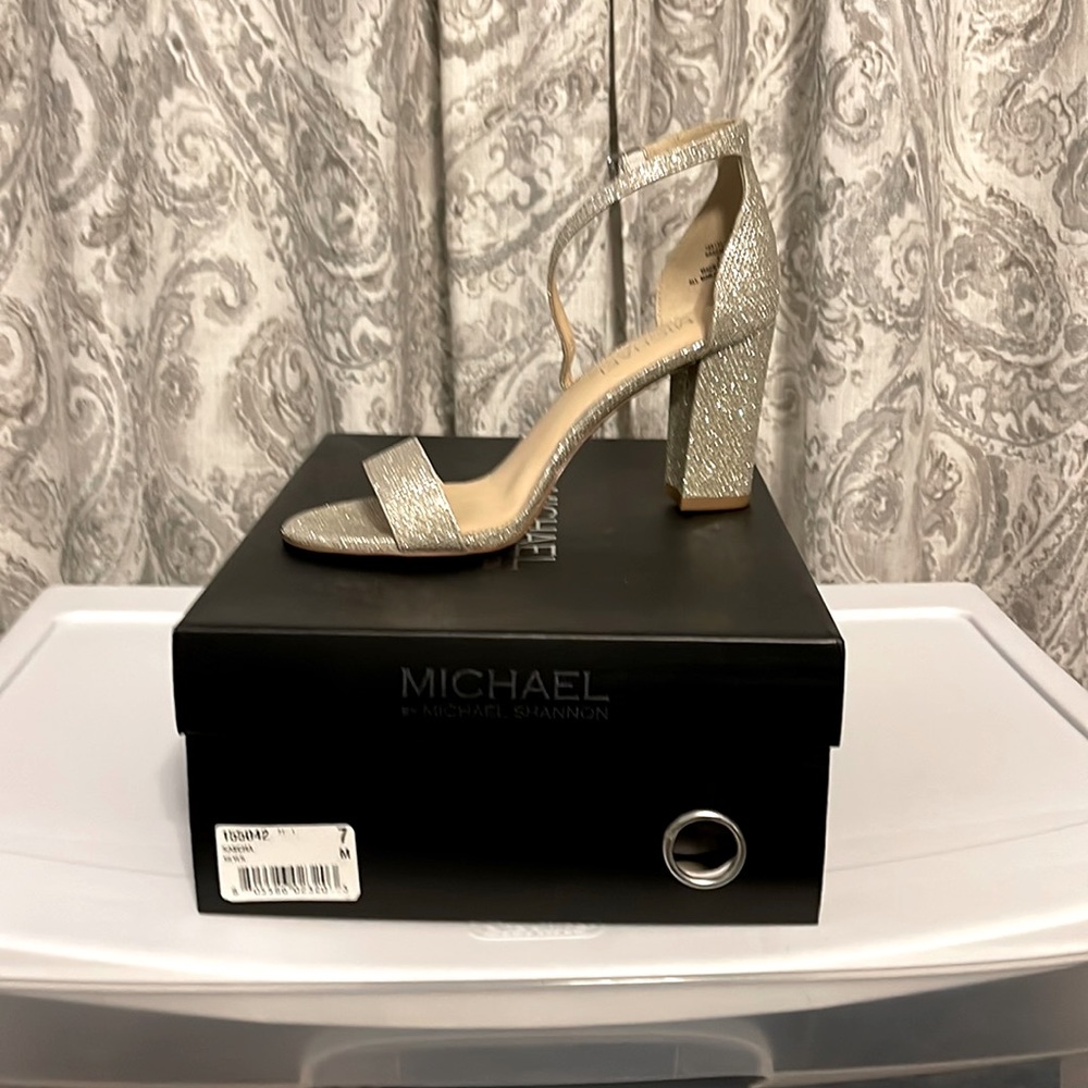 Sparkle heels. Silver size 7
